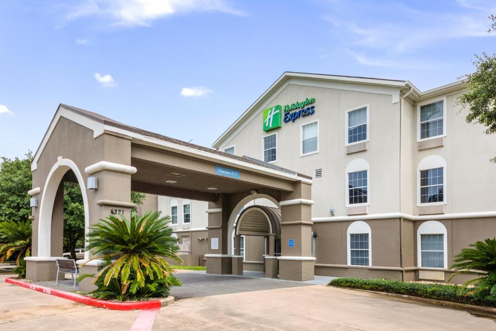 Holiday Inn Express Hotel & Suites Columbus an IHG Hotel Main image 1